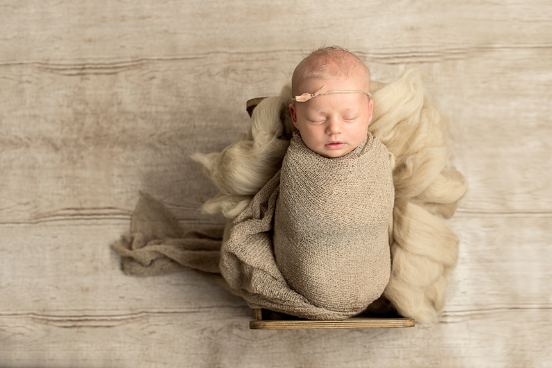 Nyföddfotografering Norrköping – Tilde 15 dagar