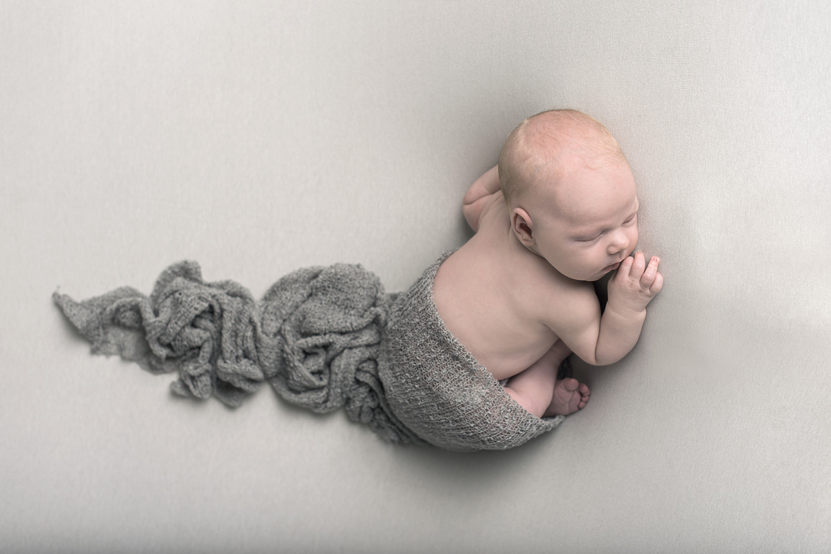 Nyföddfotografering Norrköping – Thilo 9 dagar
