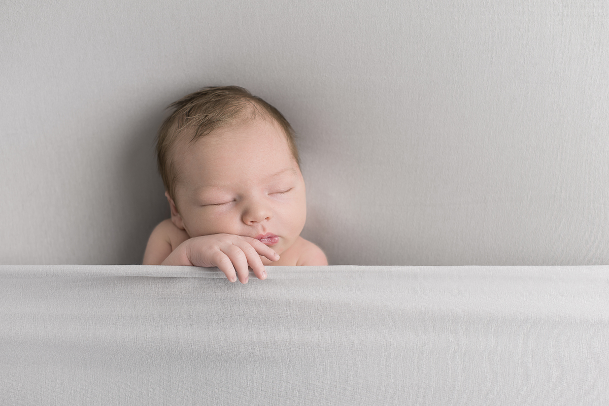 Nyföddfotografering Norrköping – Elwin 7 dagar
