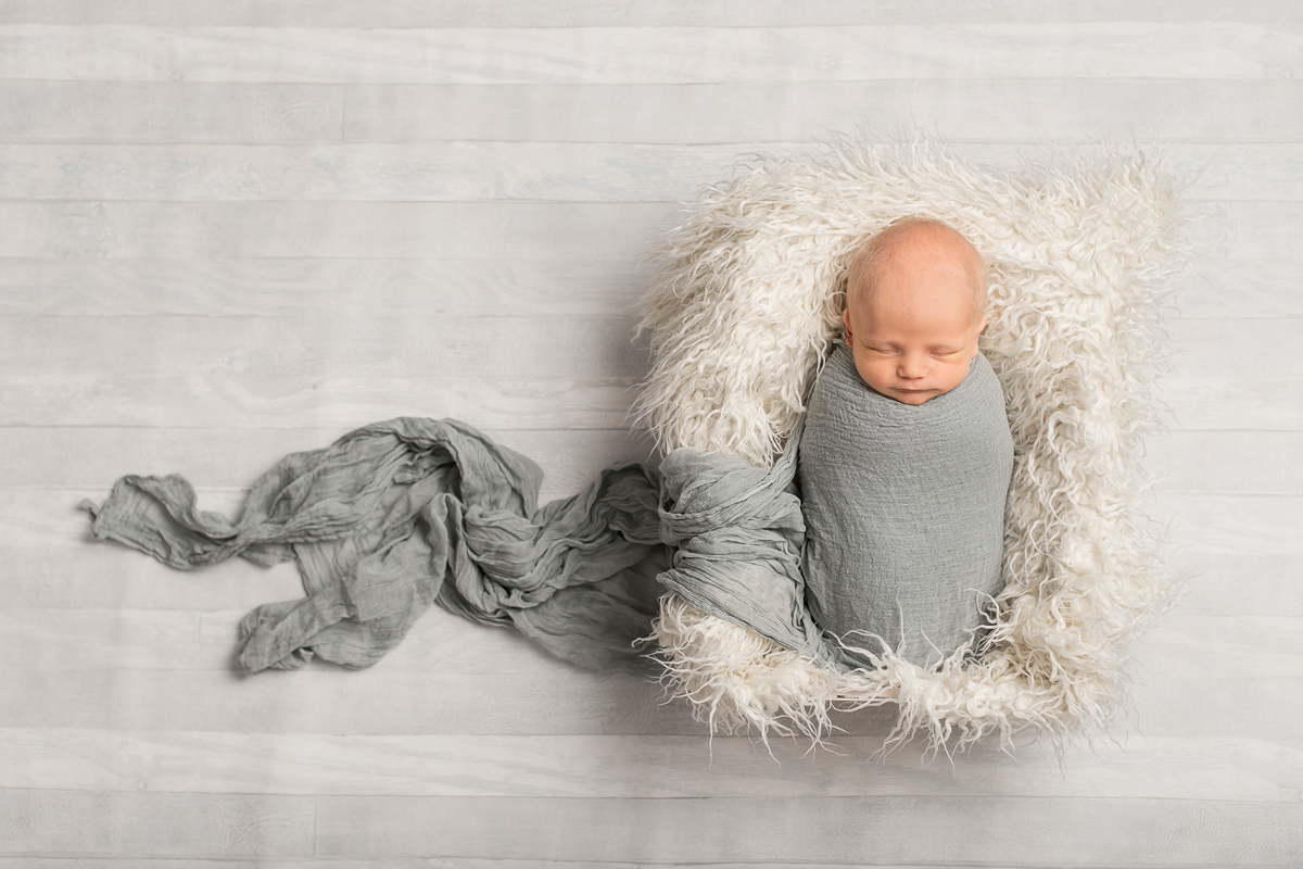 Nyföddfotografering Norrköping – Sammy 14 dagar