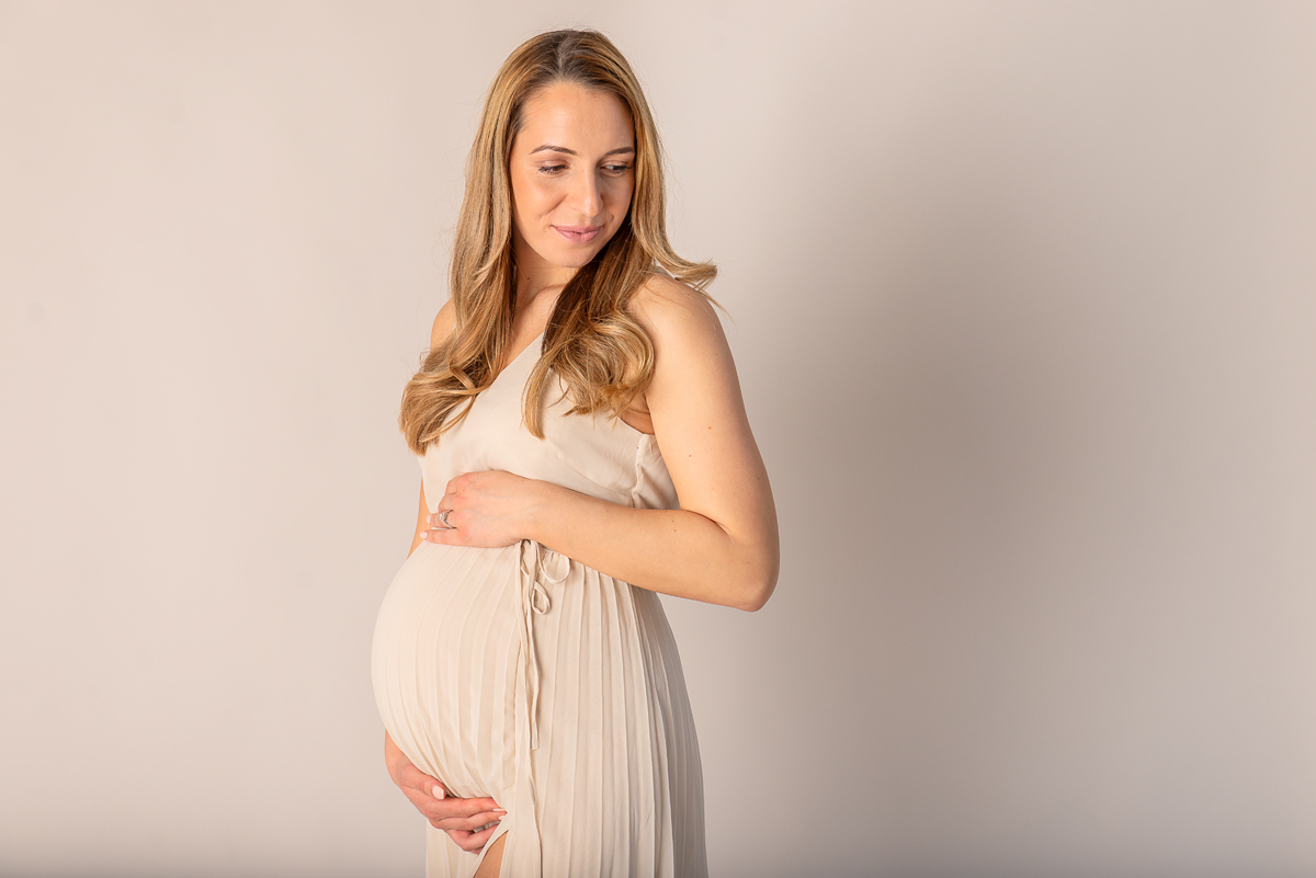 5 anledningar till varför du kanske är tveksam till att boka en gravidfotografering (och varför du inte behöver vara det)